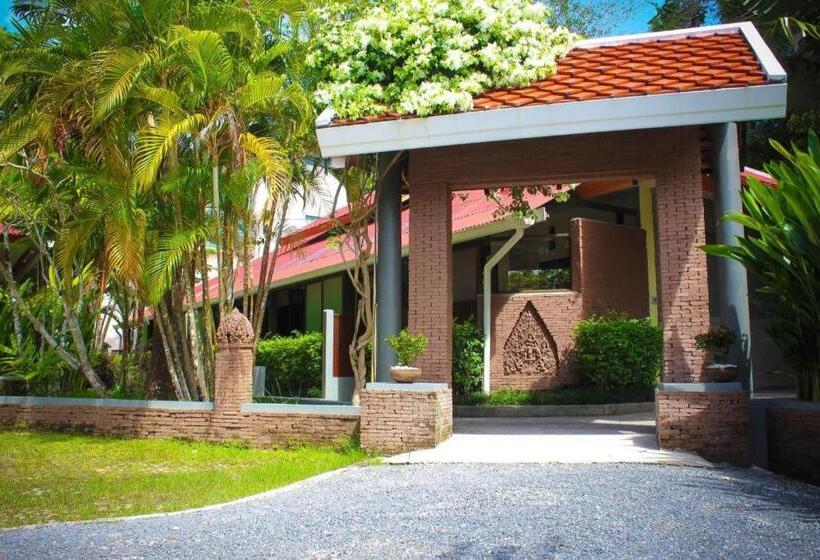 Royal Lee Resort And Spa