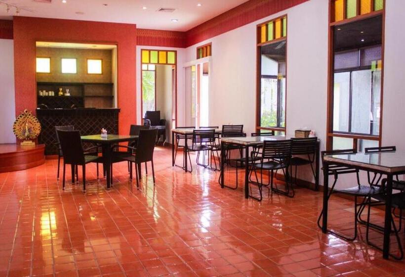 Royal Lee Resort And Spa