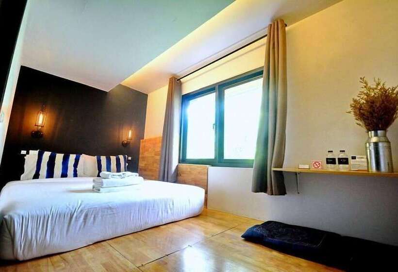 Strips The Poshtel Hostel