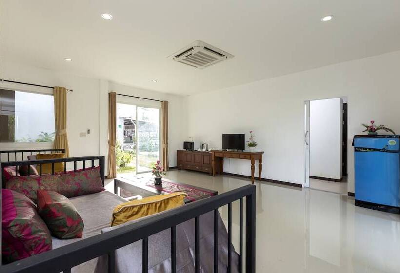 The Lantern Hostel And Spa