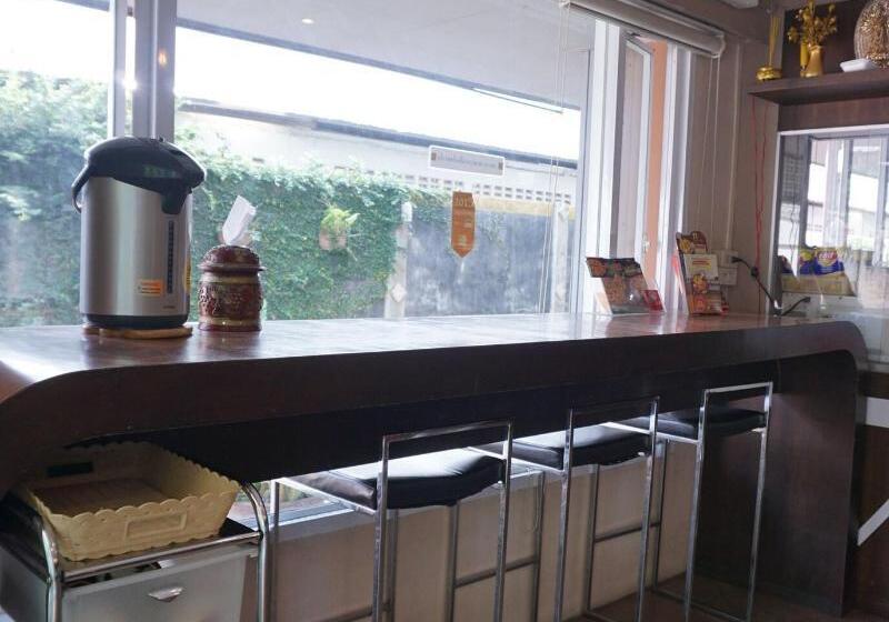 호스텔 Puangpech Place