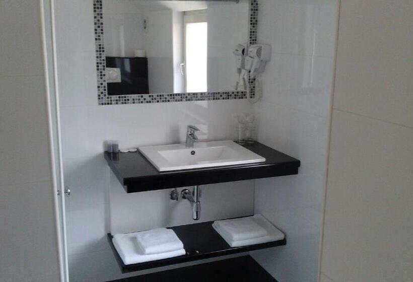 تختخواب و صبحانه Garni Hotel Plava Laguna