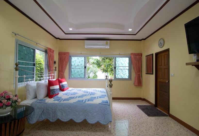 Bueng Bua Thong Resort