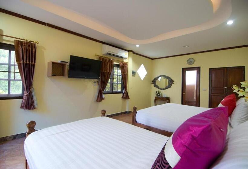 Bueng Bua Thong Resort