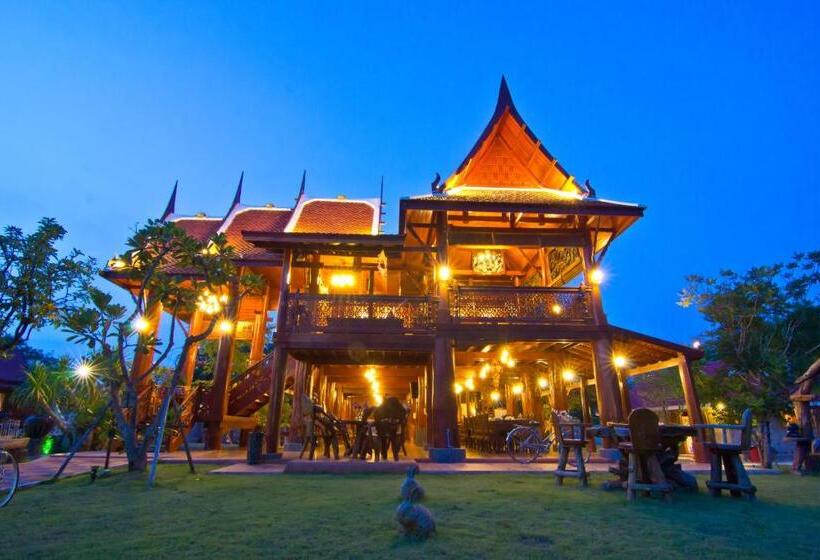 Bueng Bua Thong Resort