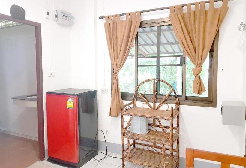 Отель Deng S Kamala Beach Guesthouse