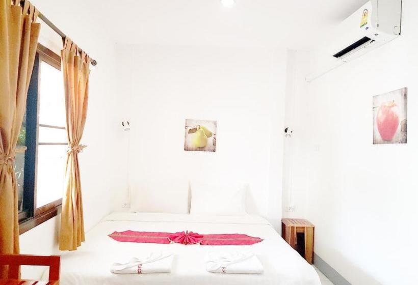 هتل Deng S Kamala Beach Guesthouse