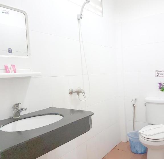 Отель Deng S Kamala Beach Guesthouse