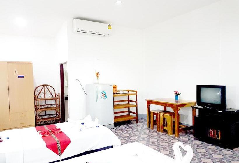 هتل Deng S Kamala Beach Guesthouse