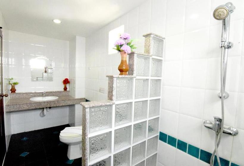 هتل Deng S Kamala Beach Guesthouse