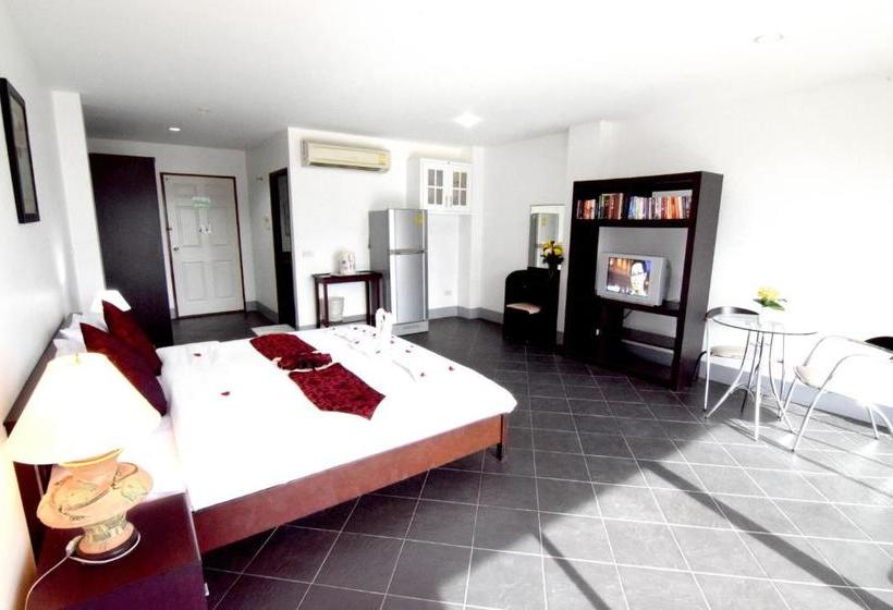 Отель Deng S Kamala Beach Guesthouse