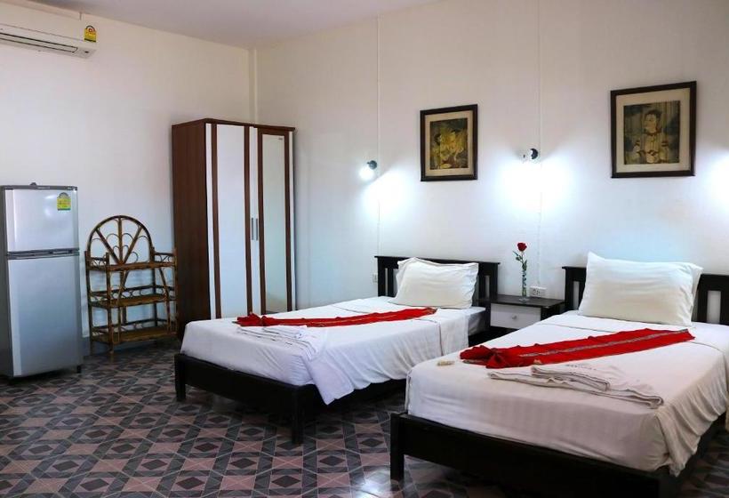 Отель Deng S Kamala Beach Guesthouse