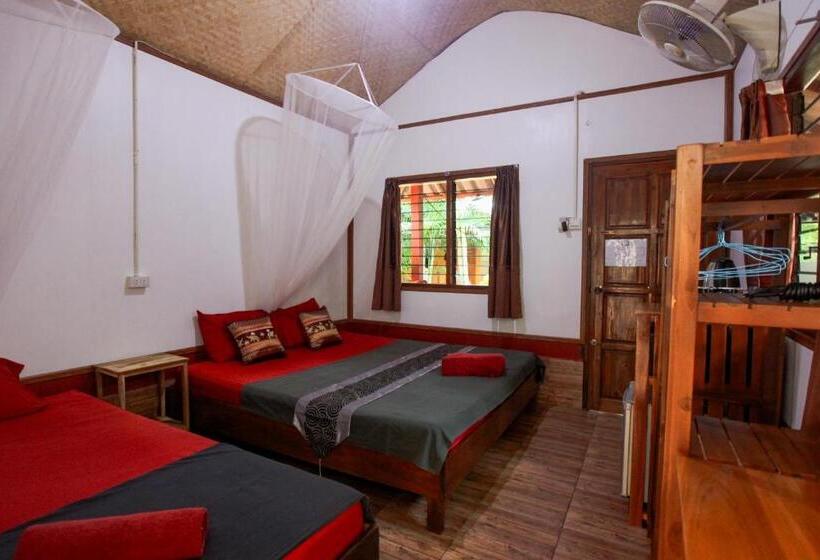 בית מלון כפרי Family Song Koh Lipe