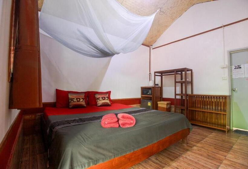 בית מלון כפרי Family Song Koh Lipe