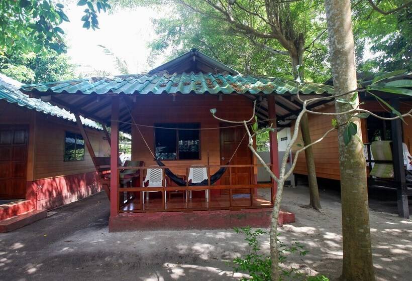 בית מלון כפרי Family Song Koh Lipe