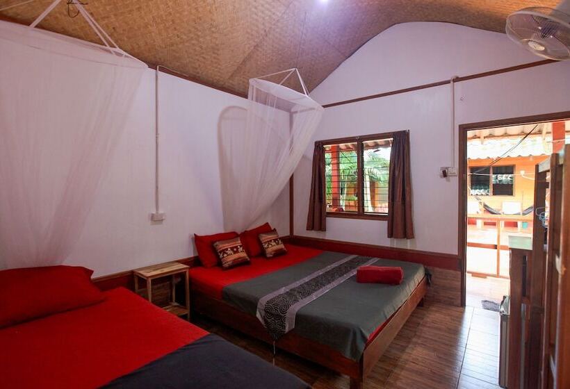 בית מלון כפרי Family Song Koh Lipe