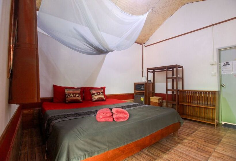 בית מלון כפרי Family Song Koh Lipe