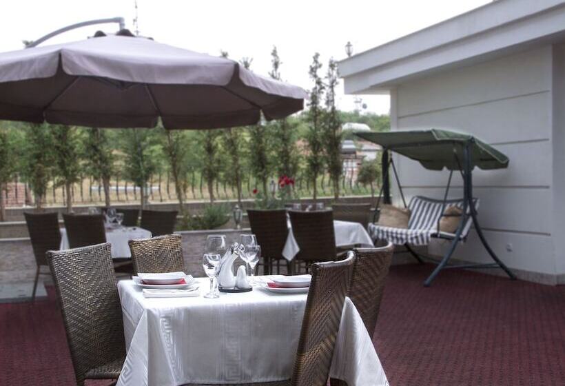 هتل La Familia Residence