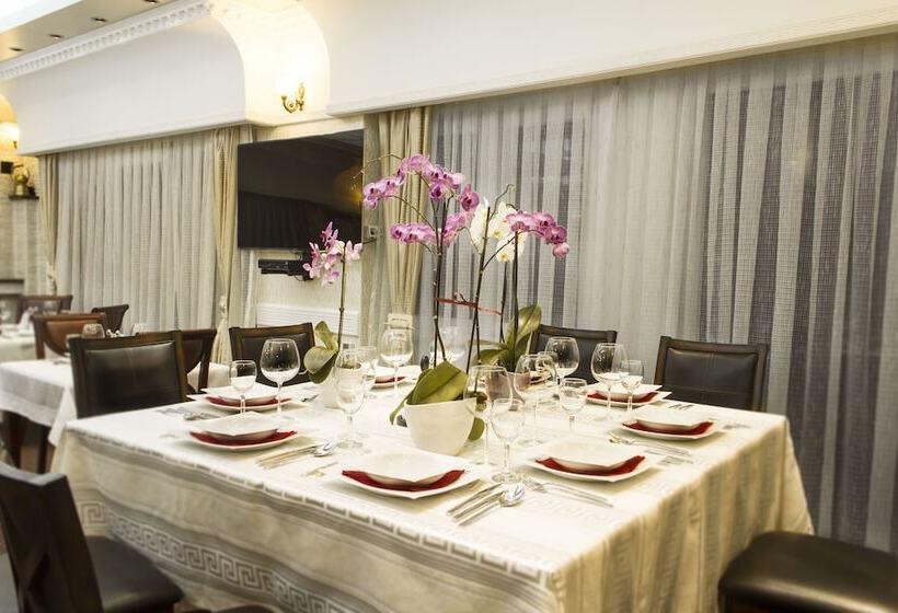 هتل La Familia Residence