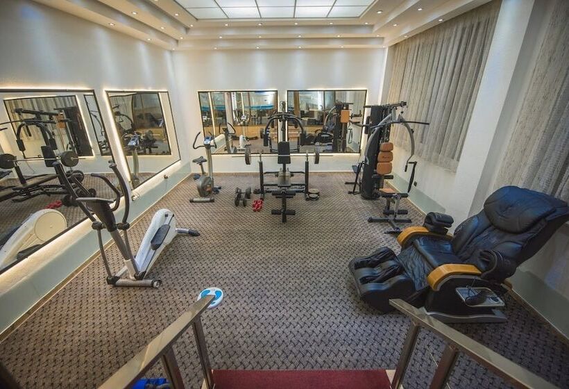 هتل La Familia Residence