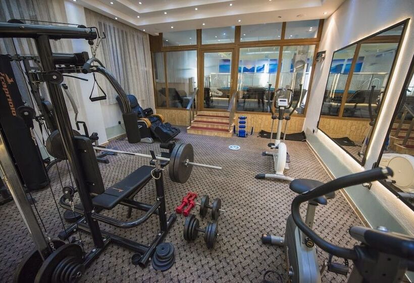 هتل La Familia Residence