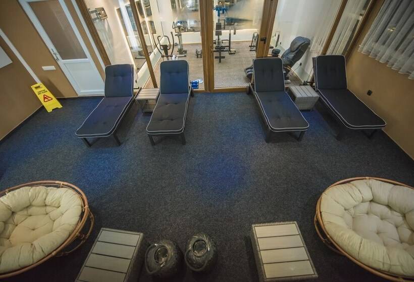 هتل La Familia Residence