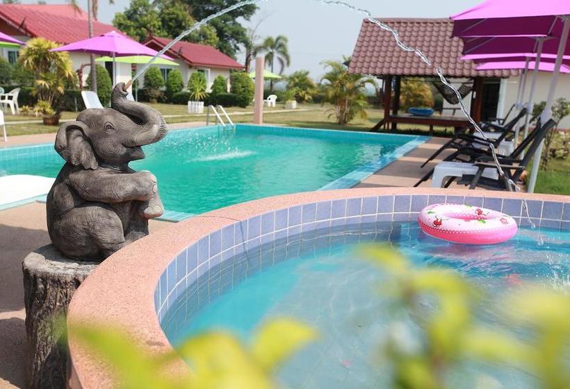 בית מלון כפרי Moon River Resort