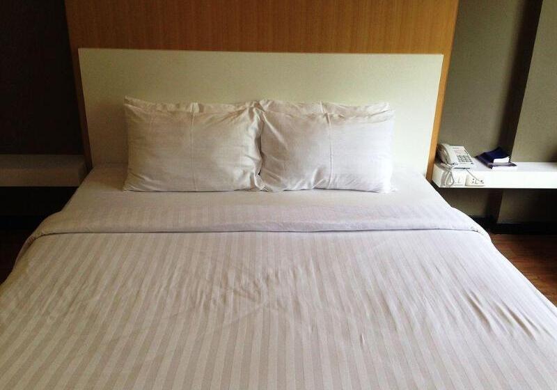 فندق New Travel Lodge