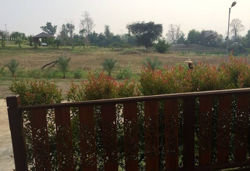 בית מלון כפרי Phu Pai Kaew Resort