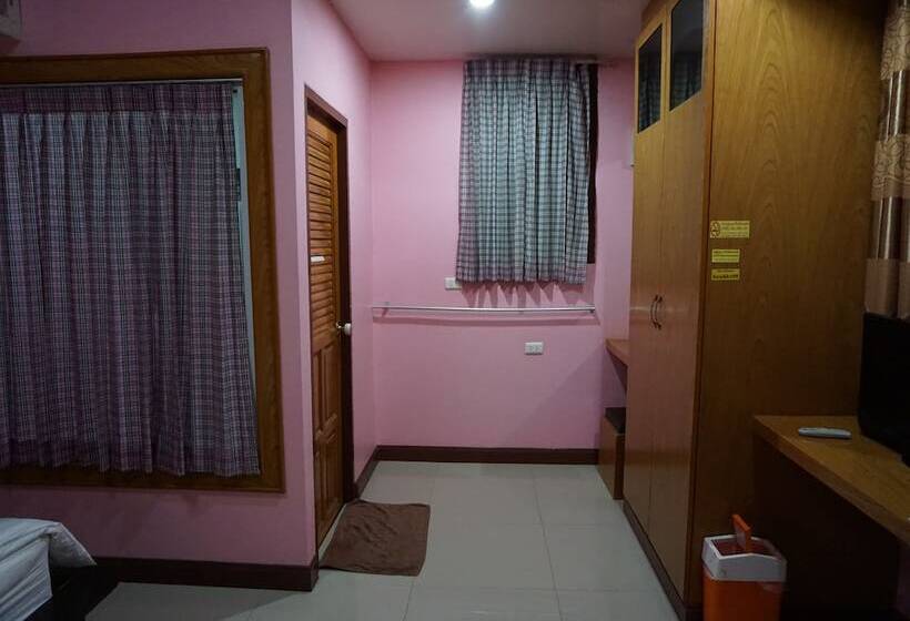 בית מלון כפרי The Boss Grand Tower