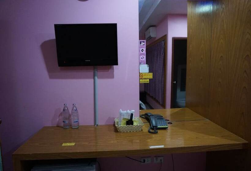 בית מלון כפרי The Boss Grand Tower