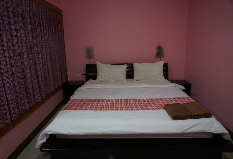 בית מלון כפרי The Boss Grand Tower