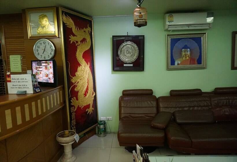 בית מלון כפרי The Boss Grand Tower