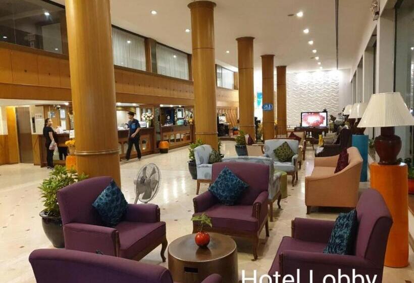 ホテル The Majestic Sakon Nakhon