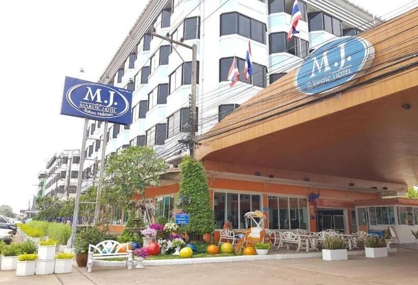 ホテル The Majestic Sakon Nakhon