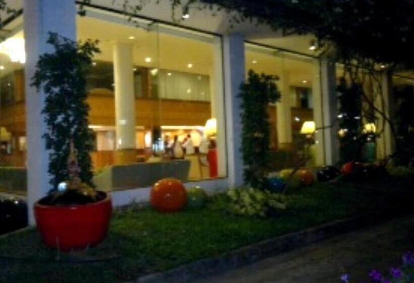 ホテル The Majestic Sakon Nakhon