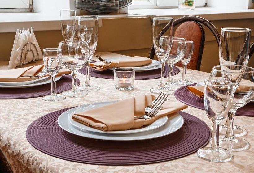 ホテル Tri Zvezdy