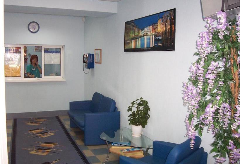 ホテル Tri Zvezdy