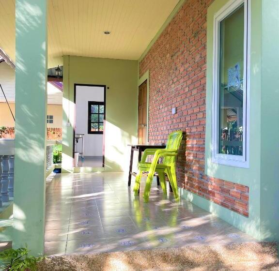 Общежитие Wandee Bed & Breakfast