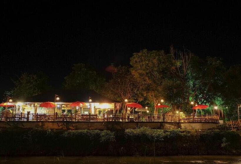 리조트 Pai River Corner