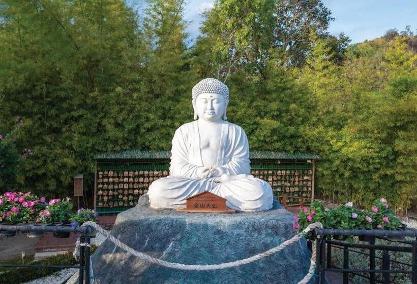 Phukaew Resort & Adventure Park