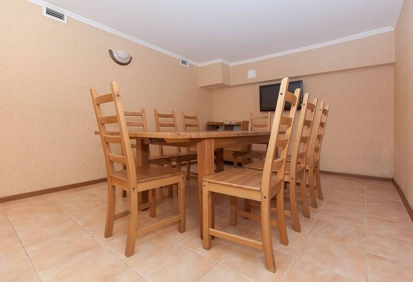 Regina Hotel On Universitetskaya