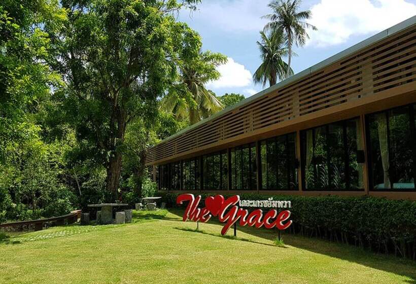 استراحتگاه The Grace Amphawa