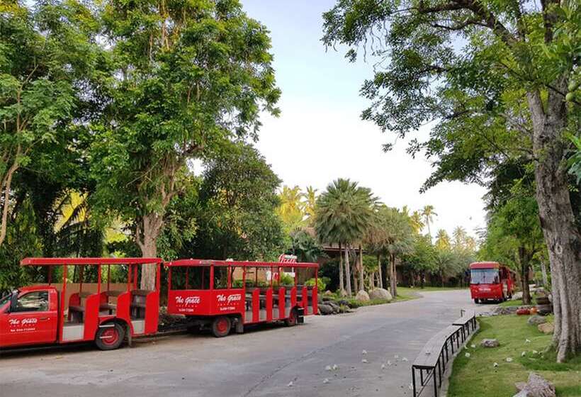 استراحتگاه The Grace Amphawa