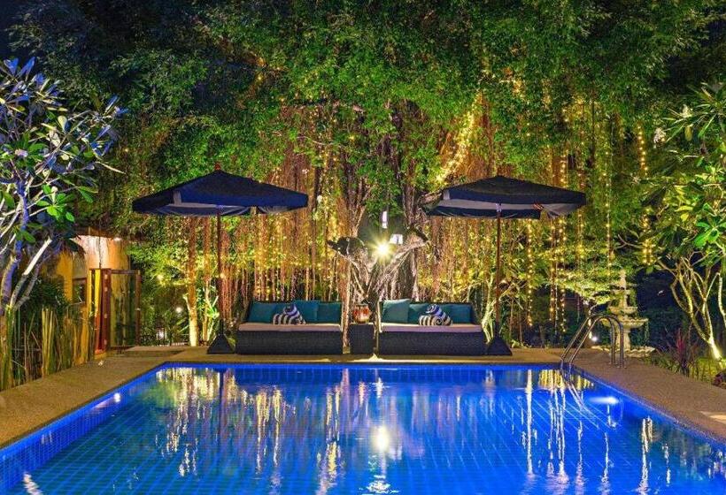 리조트 The Privilege Hotel Ezra Beach Villas