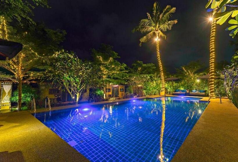 리조트 The Privilege Hotel Ezra Beach Villas