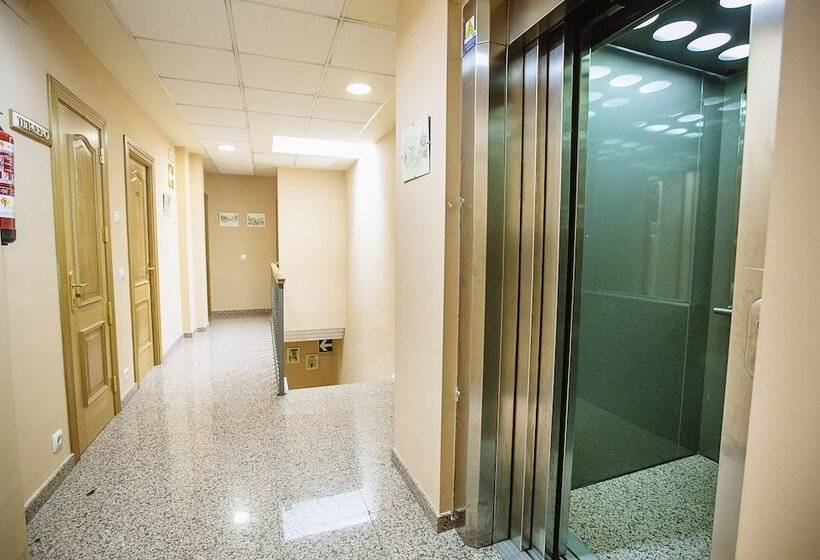 簡易ホテル Hospedería Puerta De La Catedral