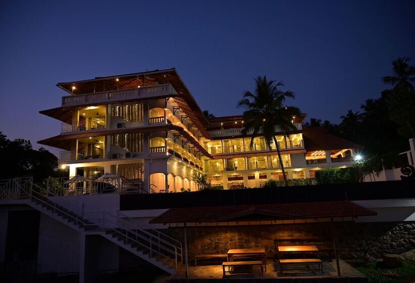 בית מלון כפרי Aadisaktthi Leisure Resort, Kovalam