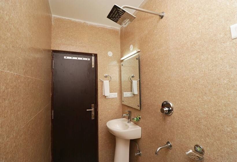 酒店 Super Townhouse Dharamshala Near Norbulingka Institute