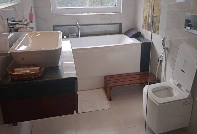 فندق Sahebs Castle Mcleodganj